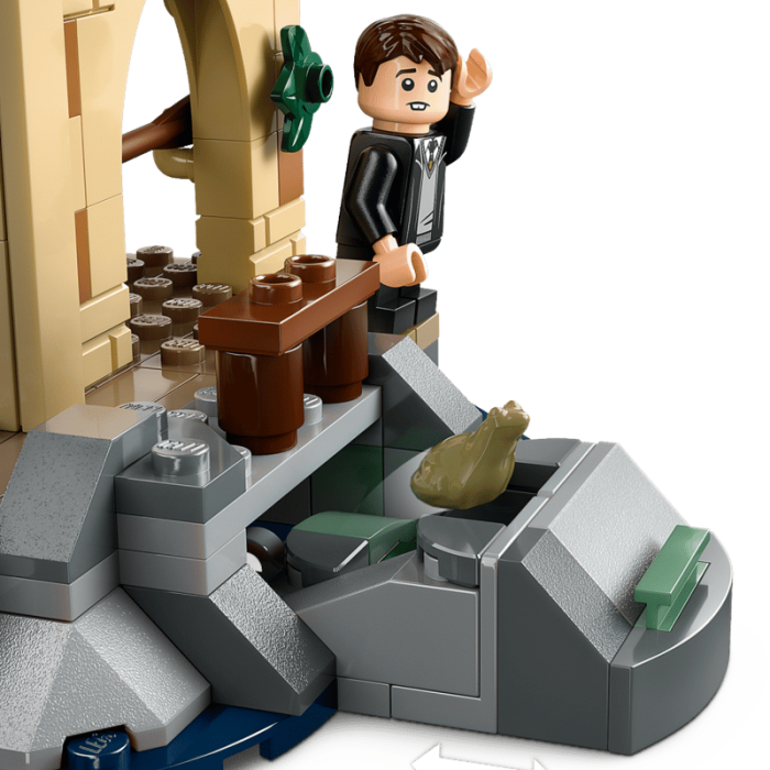 cokorito-toys-lego-76426-la-rimessa-per-le-barche-del-castello-hogwart-5